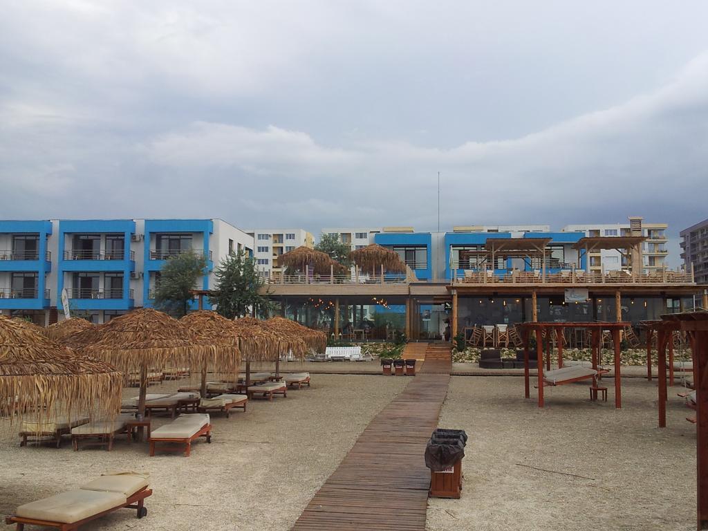 Blue Beach Studios Mamaia Extérieur photo